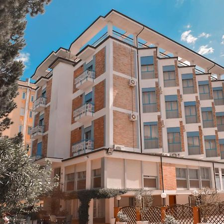 Hotel Admiral Pinarella Esterno foto