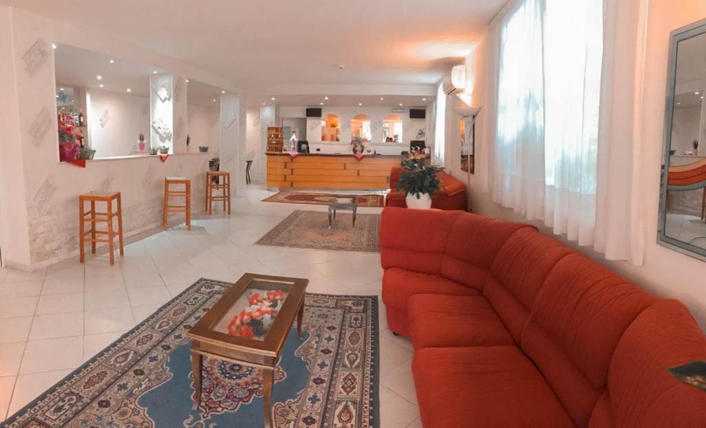 Hotel Admiral Pinarella Esterno foto