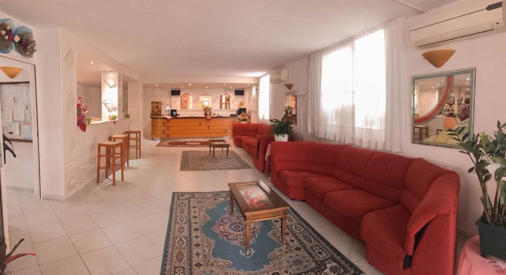 Hotel Admiral Pinarella Esterno foto