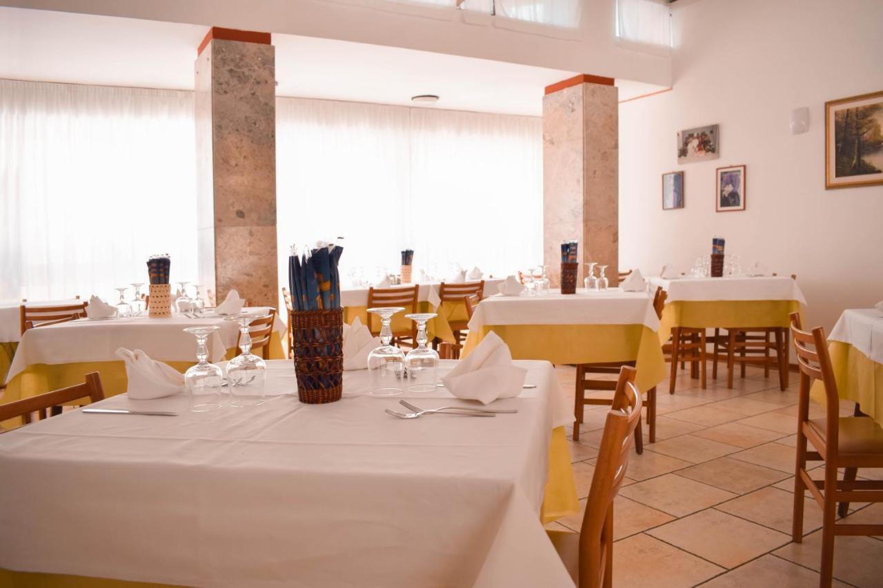 Hotel Admiral Pinarella Esterno foto