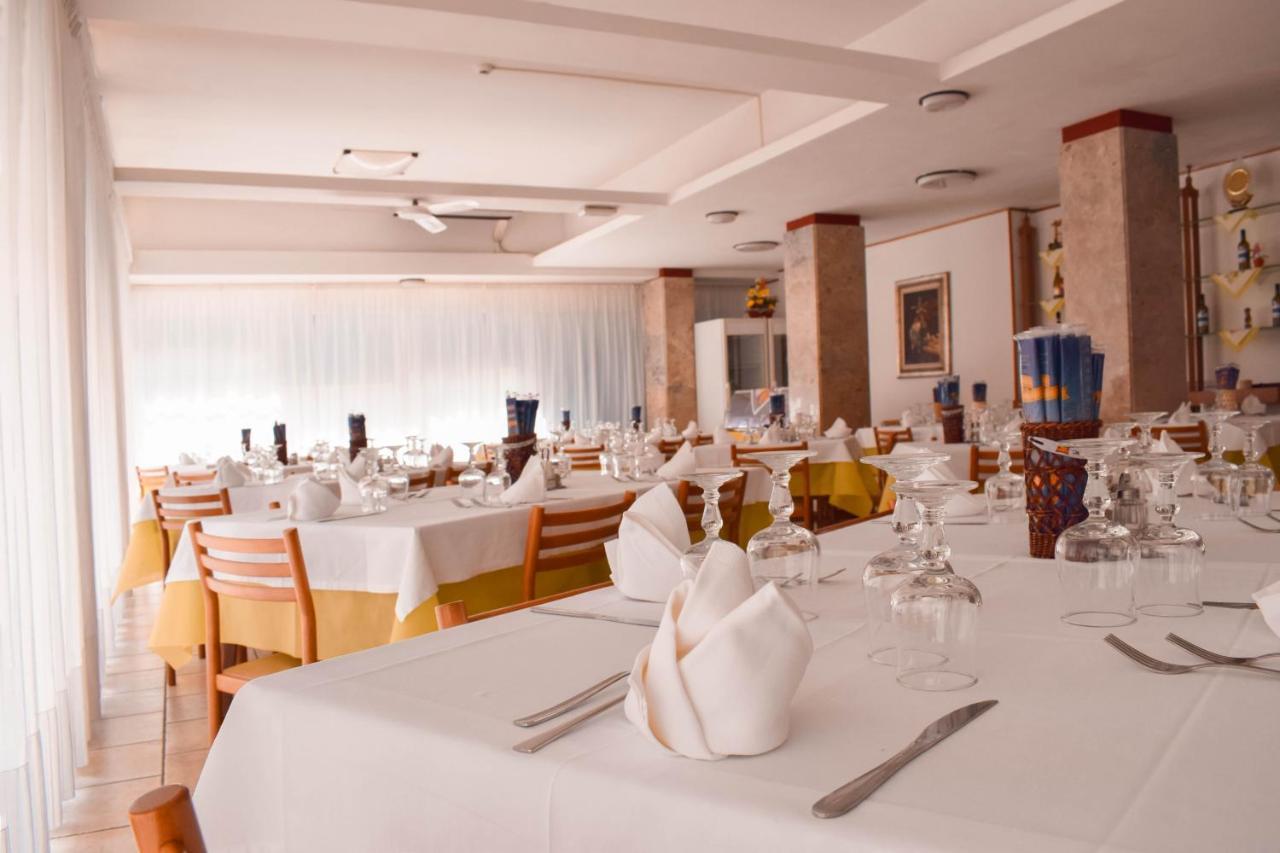 Hotel Admiral Pinarella Esterno foto