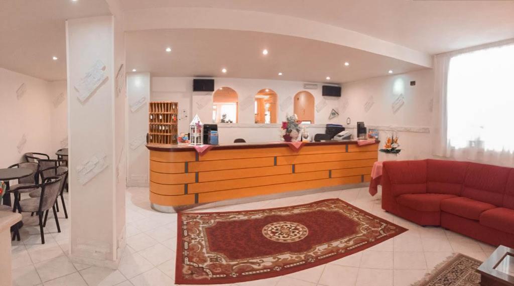 Hotel Admiral Pinarella Esterno foto