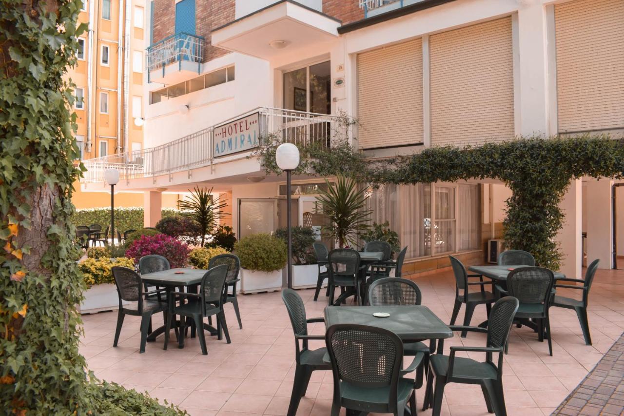 Hotel Admiral Pinarella Esterno foto