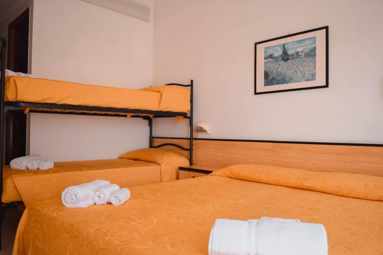 Hotel Admiral Pinarella Esterno foto