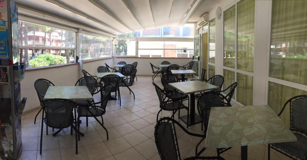 Hotel Admiral Pinarella Esterno foto