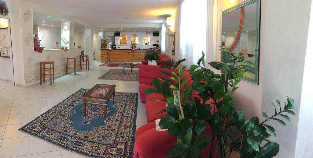 Hotel Admiral Pinarella Esterno foto