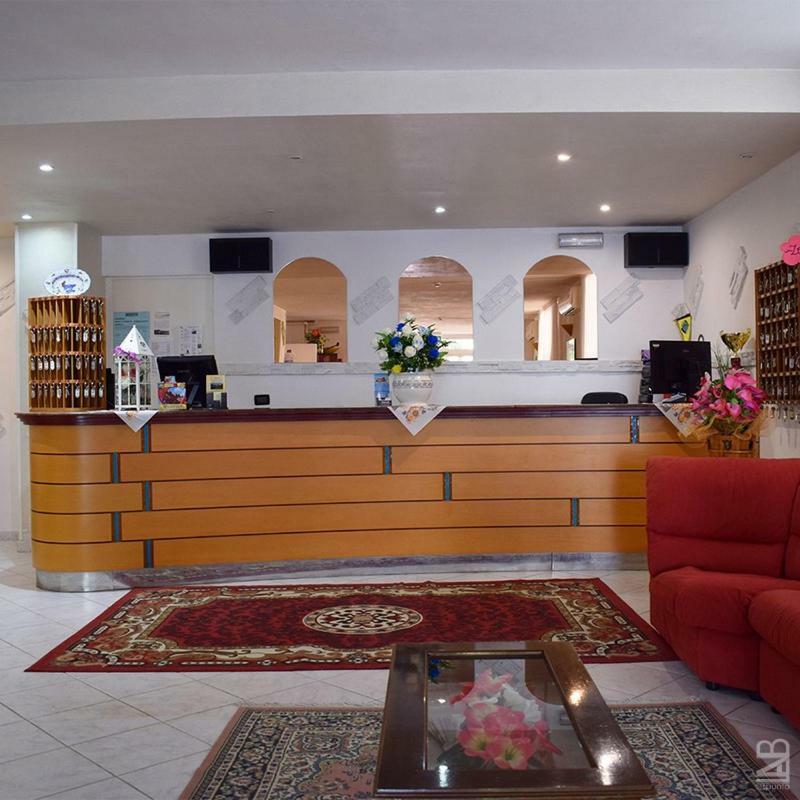 Hotel Admiral Pinarella Esterno foto