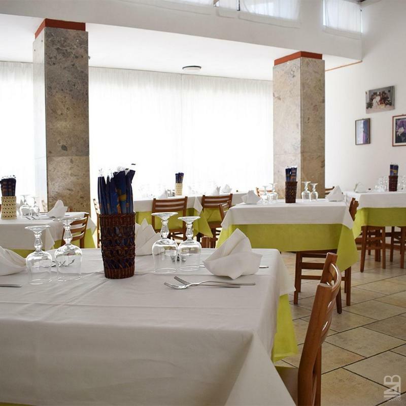 Hotel Admiral Pinarella Esterno foto