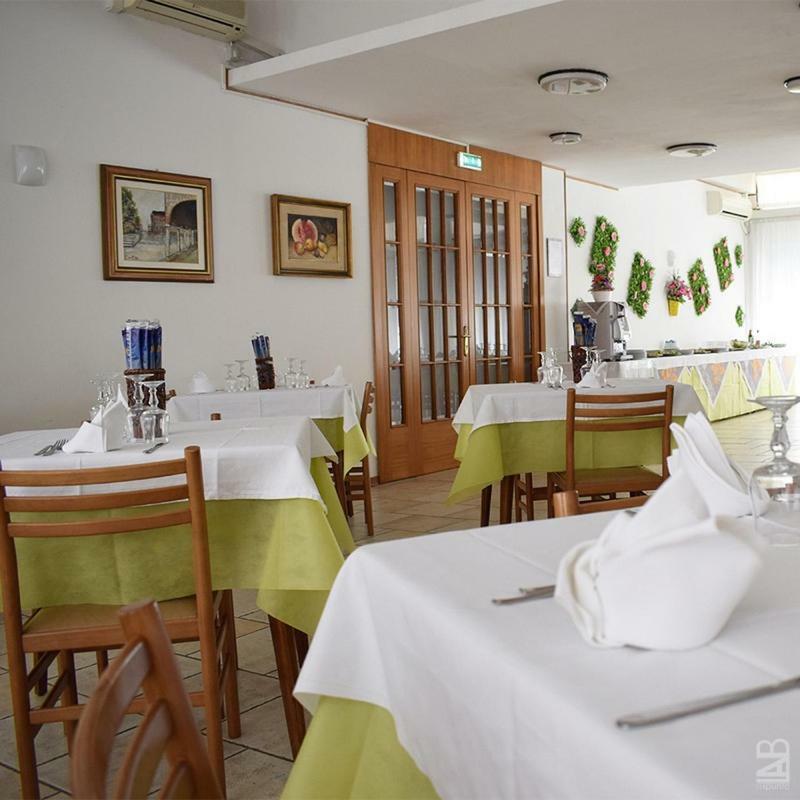 Hotel Admiral Pinarella Esterno foto