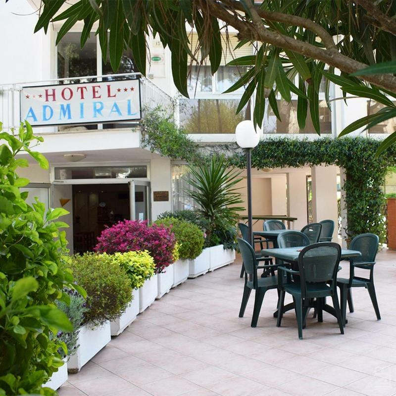 Hotel Admiral Pinarella Esterno foto