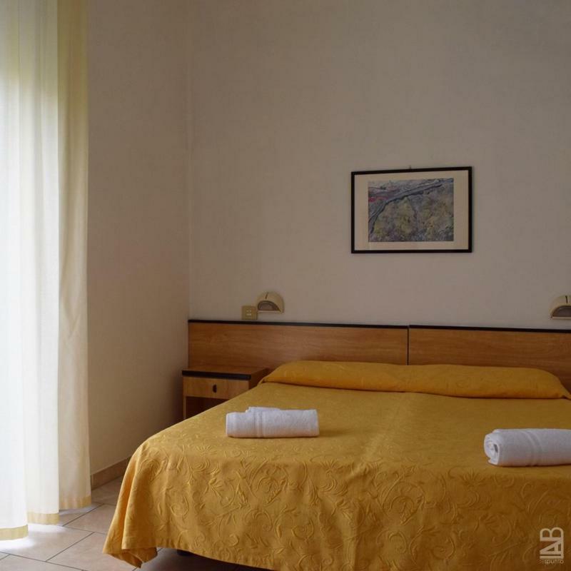 Hotel Admiral Pinarella Esterno foto