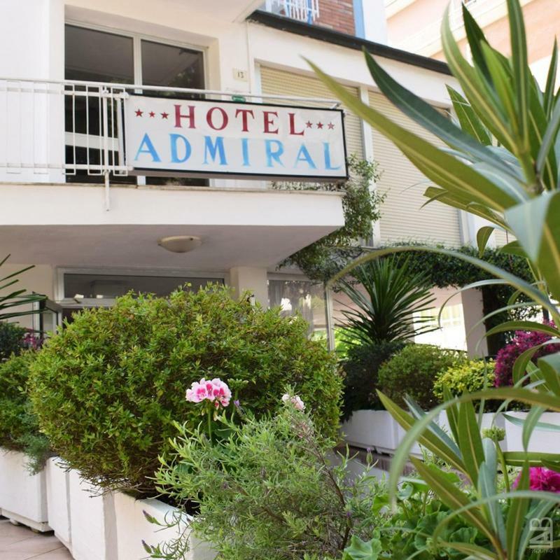 Hotel Admiral Pinarella Esterno foto